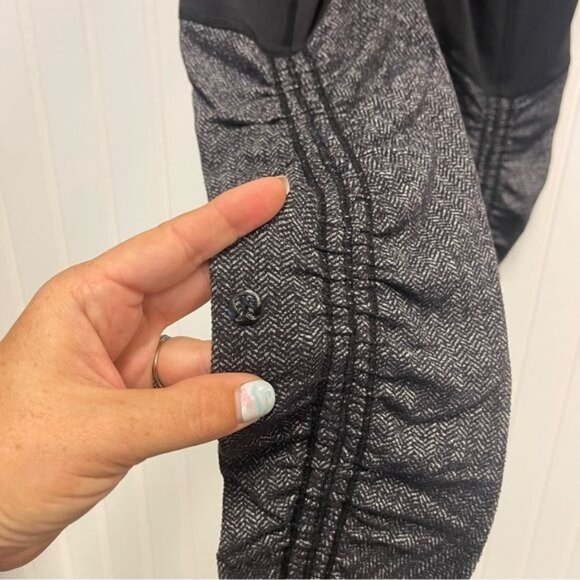 Lululemon Wunder Under Stirrup Pant in Black Herringbone Leggings Sz 4 - Picture 5 of 7